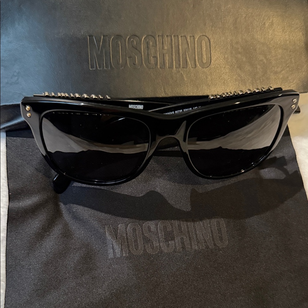 Moschino Black Sunglasses with Gold Lettering - Picture 3 of 4